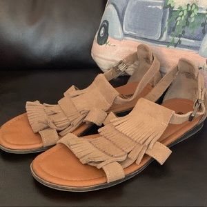 New Listing!!! Minnetonka ladies fringe sandals